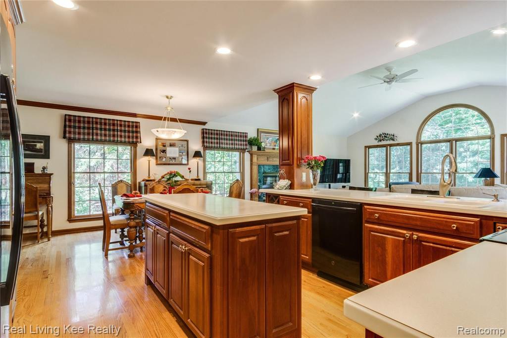 354 Texas Avenue Rochester Hills, MI 48309 - Photo 33 of 62