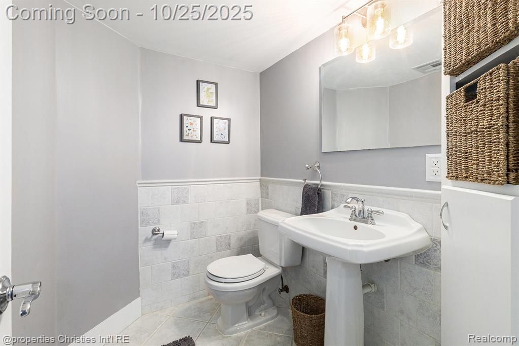 829 Duke Road Milford, MI 48381 - Photo 16 of 25