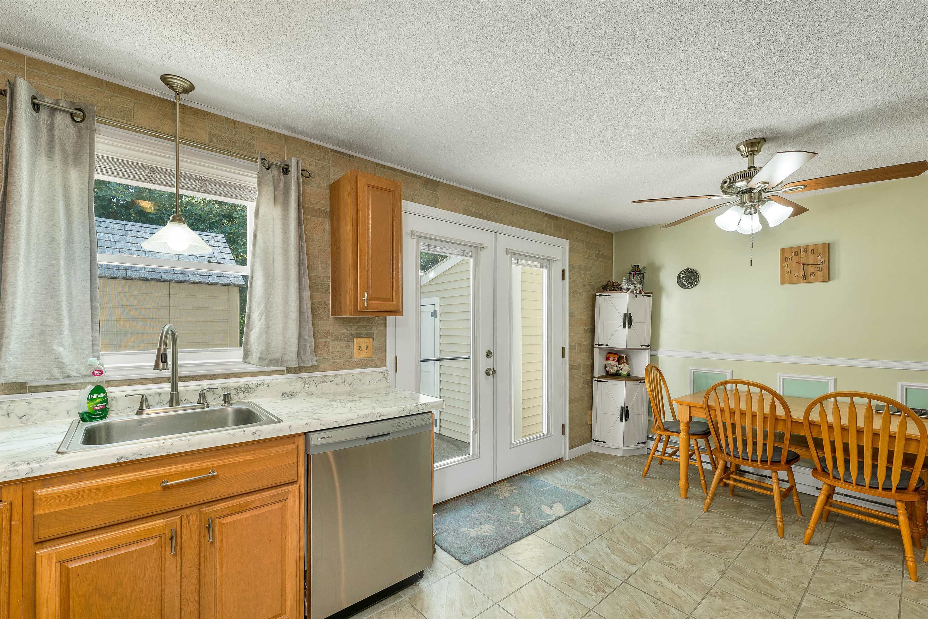 1035 South Mammoth Road, Unit 3 Manchester, NH 03109 - Photo 7 of 37
