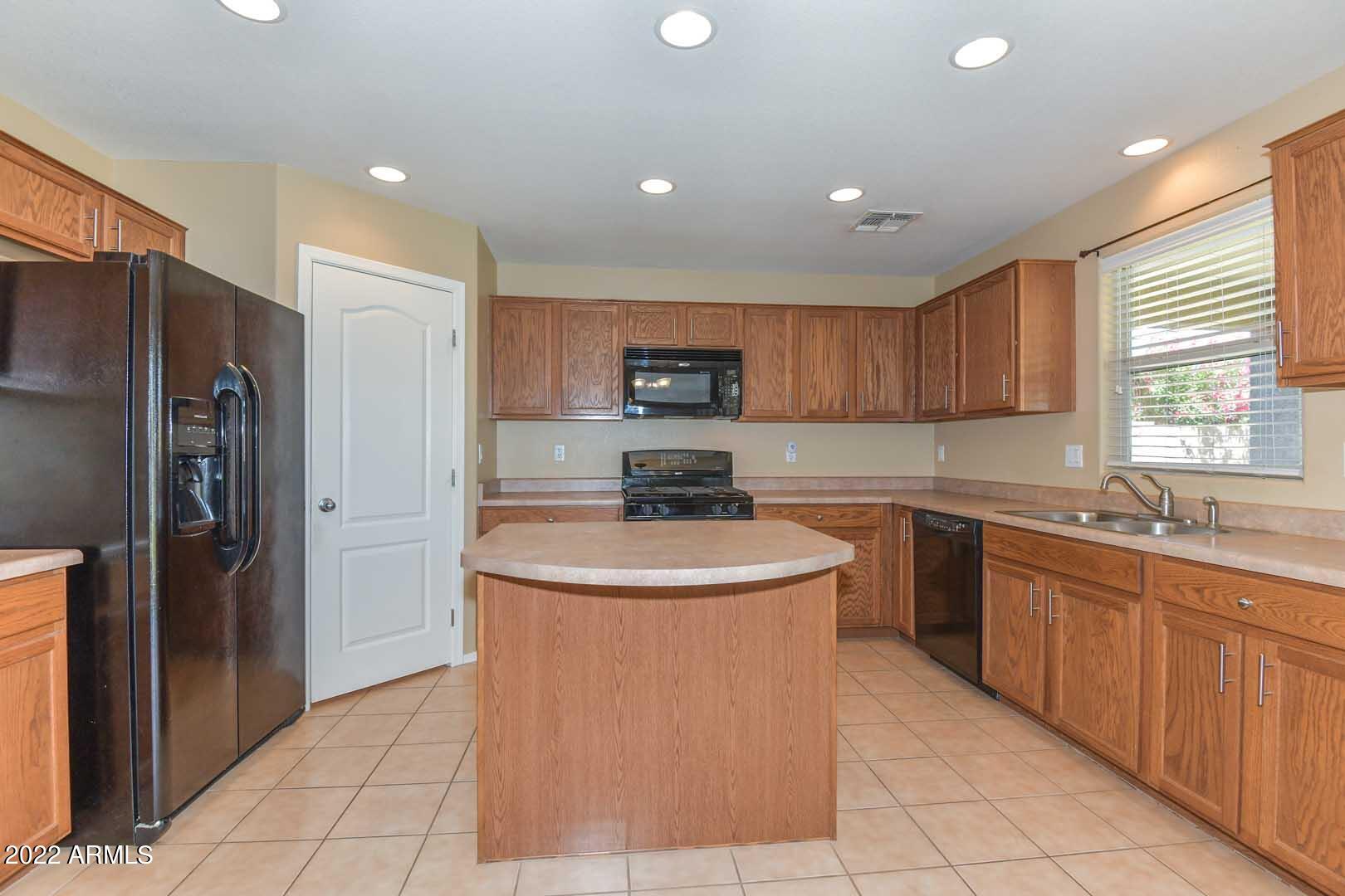 17682 West Red Bird Road Surprise, AZ 85387 - Photo 8 of 42 Kitchen2