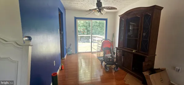 a view of a hallway with windows and closet