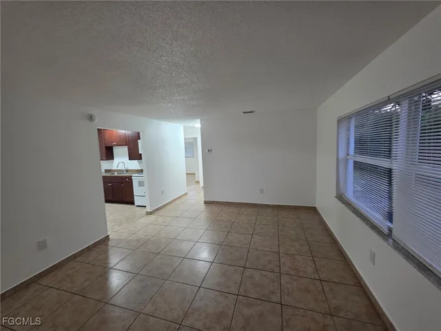 $1,400 | 2148 Dora Street, Unit 11, Fort Myers, FL 33901