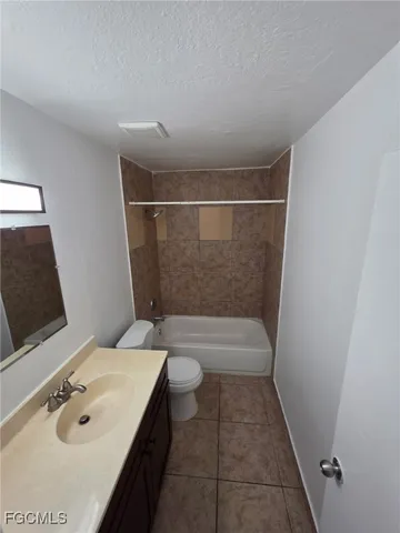 $1,400 | 2148 Dora Street, Unit 11, Fort Myers, FL 33901