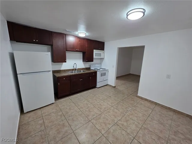 $1,400 | 2148 Dora Street, Unit 11, Fort Myers, FL 33901