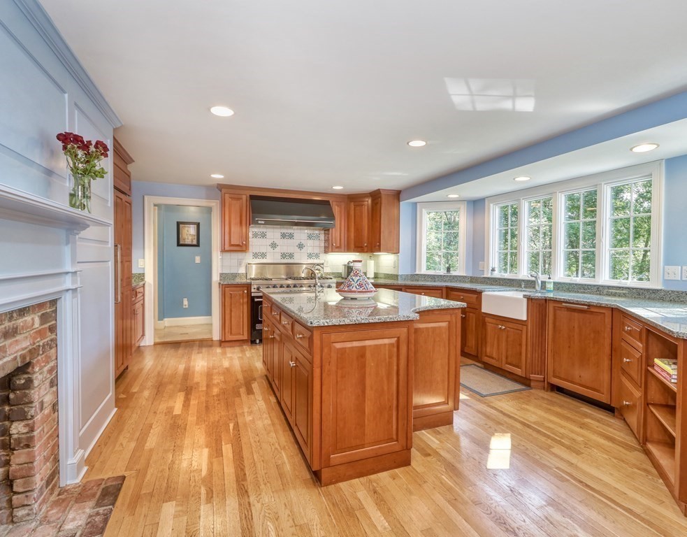 34 Round Hill Road Lincoln, MA 01773 - Photo 10 of 37