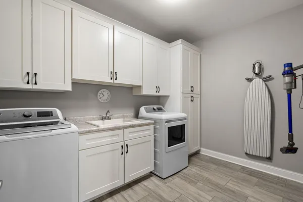 $638,900 | 512 West Joliet Street, Crown Point, IN 46307