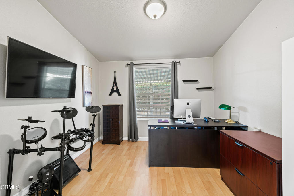 24 Via Rosal, Unit 24 Camarillo, CA 93012 - Photo 22 of 40 a kitchen with a table chairs refrigerator and microwave