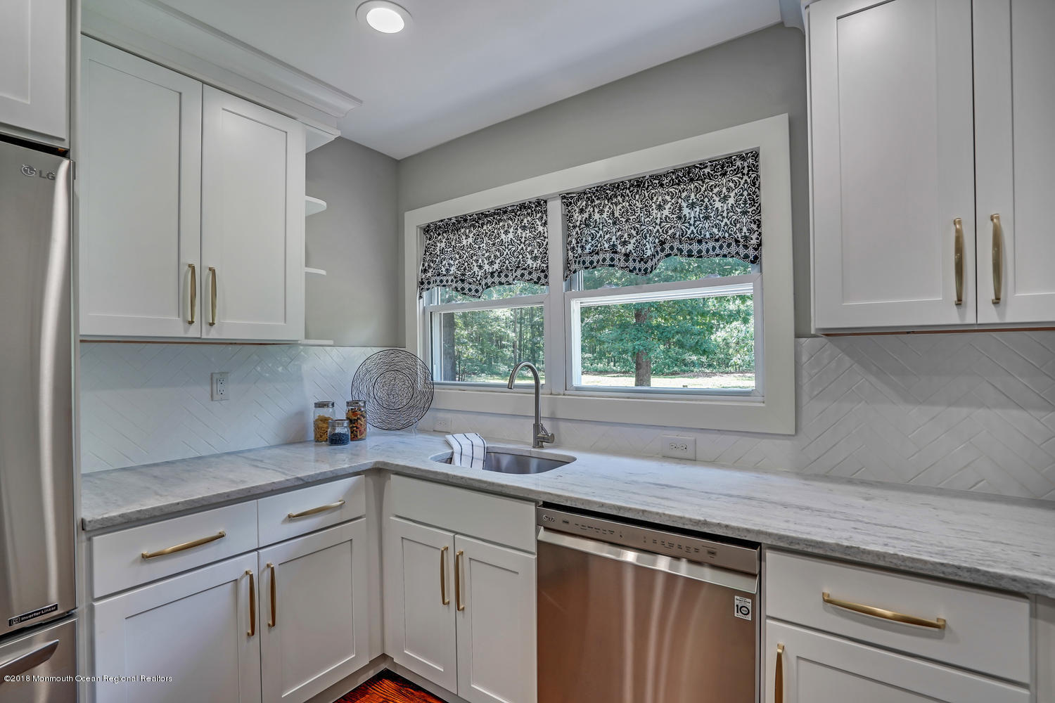 172 Sunnybrook Road Jackson, NJ 08527 - Photo 4 of 25 Bright and Sunny Kitchen