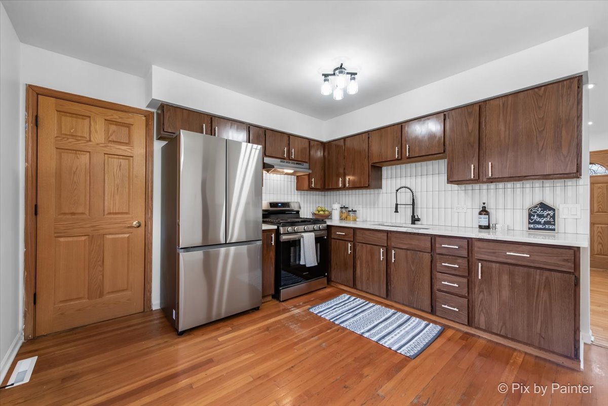 1422 Ridgeway Street Round Lake Beach, IL 60073 - Photo 7 of 26 Gallery Image 7