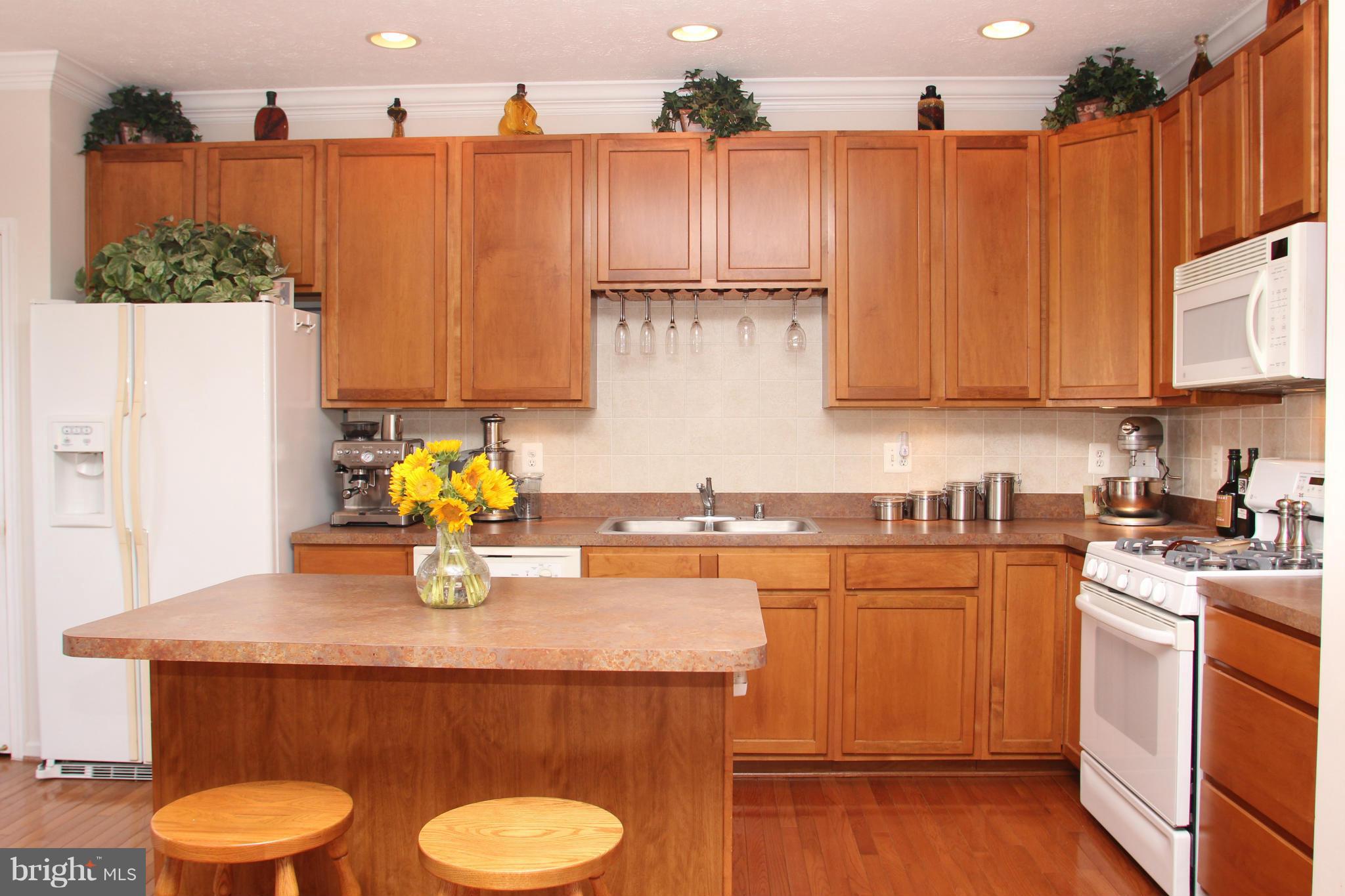 5046 Kemsley Court Rosedale, MD 21237 - Photo 9 of 30 Kitchen w/ large island