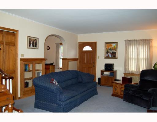 228 Cochran Road Mt. Lebanon, PA 15228 - Photo 2 of 8 Living Room.