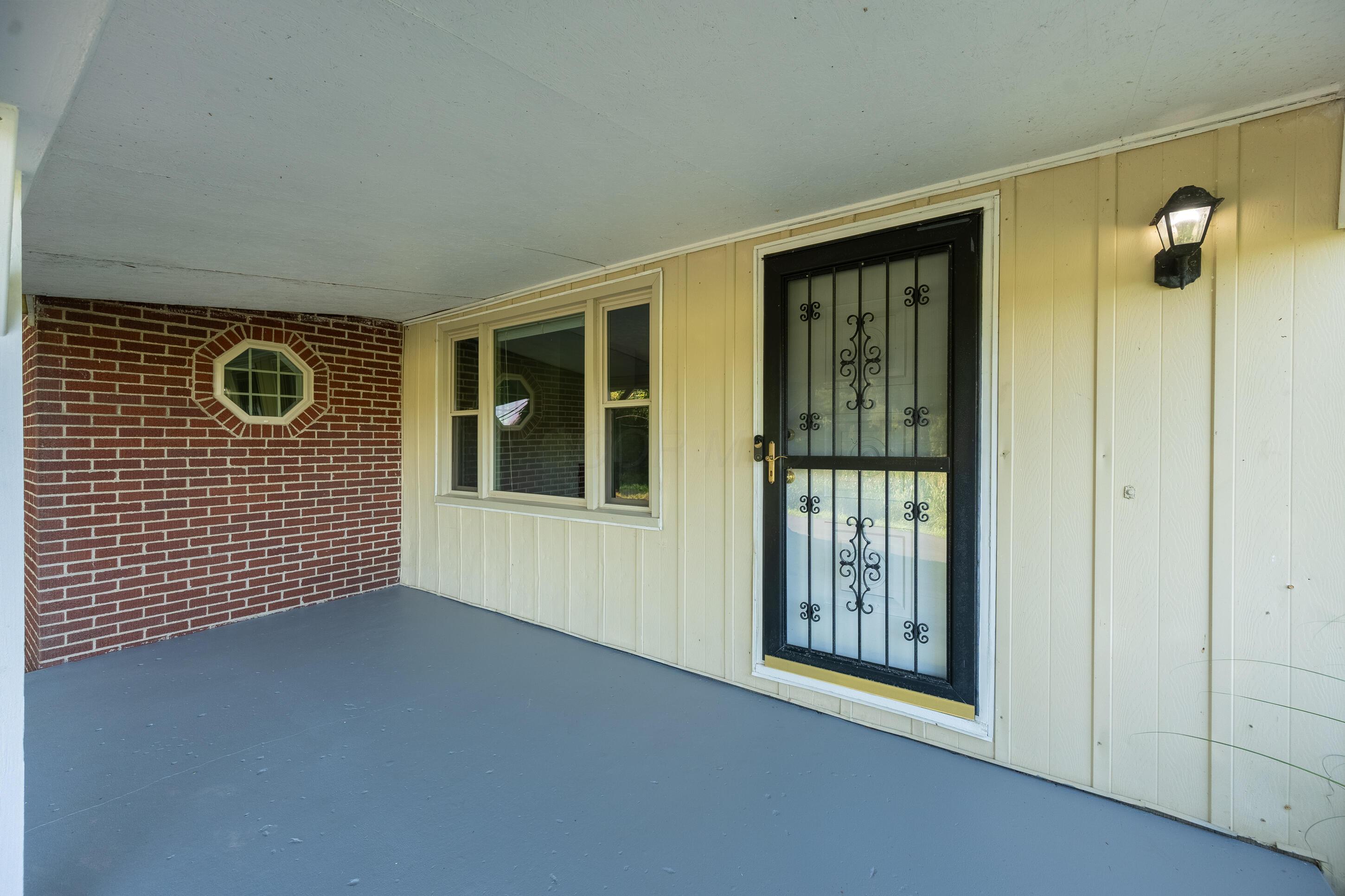 1264 Tarkiln Road Southeast Lancaster, OH 43130 - Photo 5 of 38 Front porch