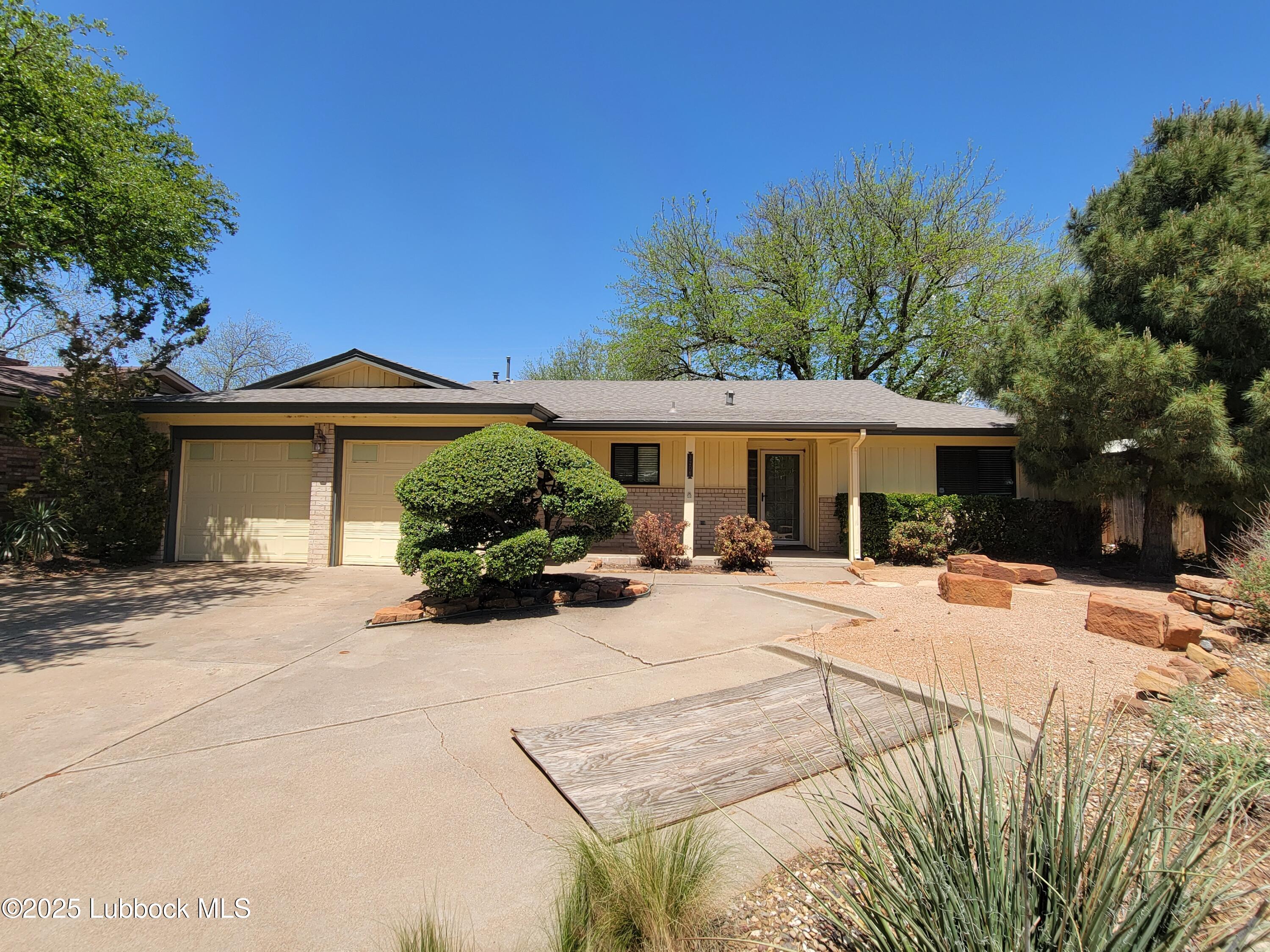 3206 69th Street Lubbock, TX 79413 - Photo 3 of 25 20230415_140219