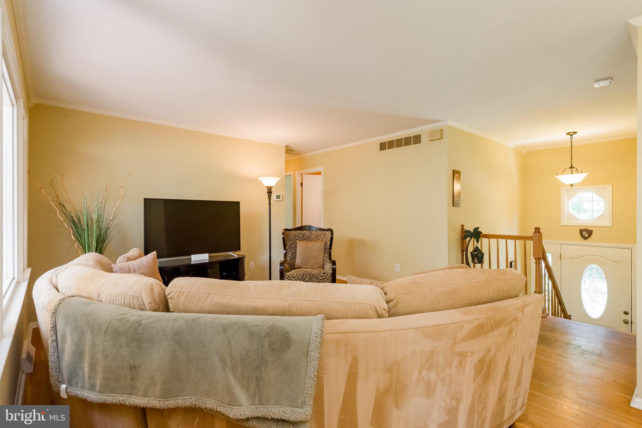 107 Bosun Road Arnold, MD 21012 - Photo 5 of 45 Living Room
