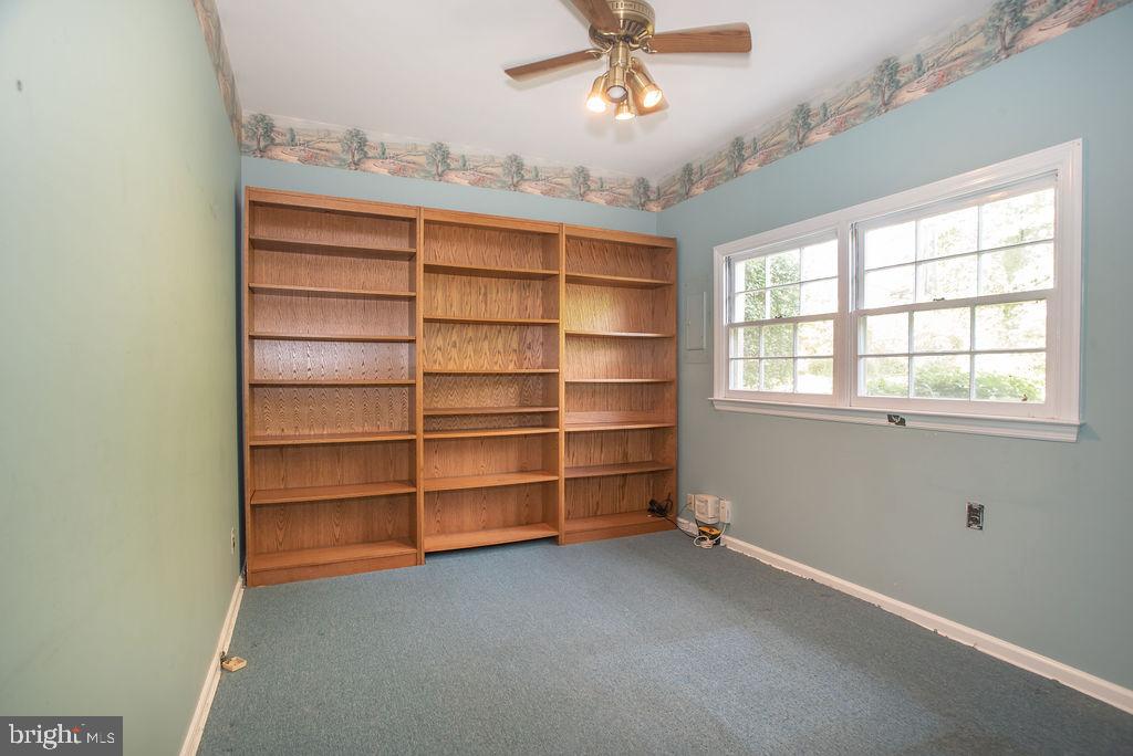 6 Forge Road Newark, DE 19711 - Photo 18 of 26 Mud room with built-ins!