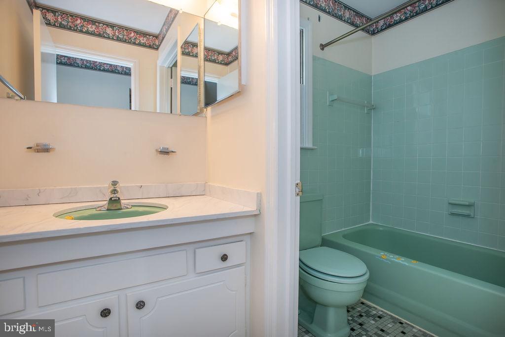 6 Forge Road Newark, DE 19711 - Photo 22 of 26 Retro Ensuite