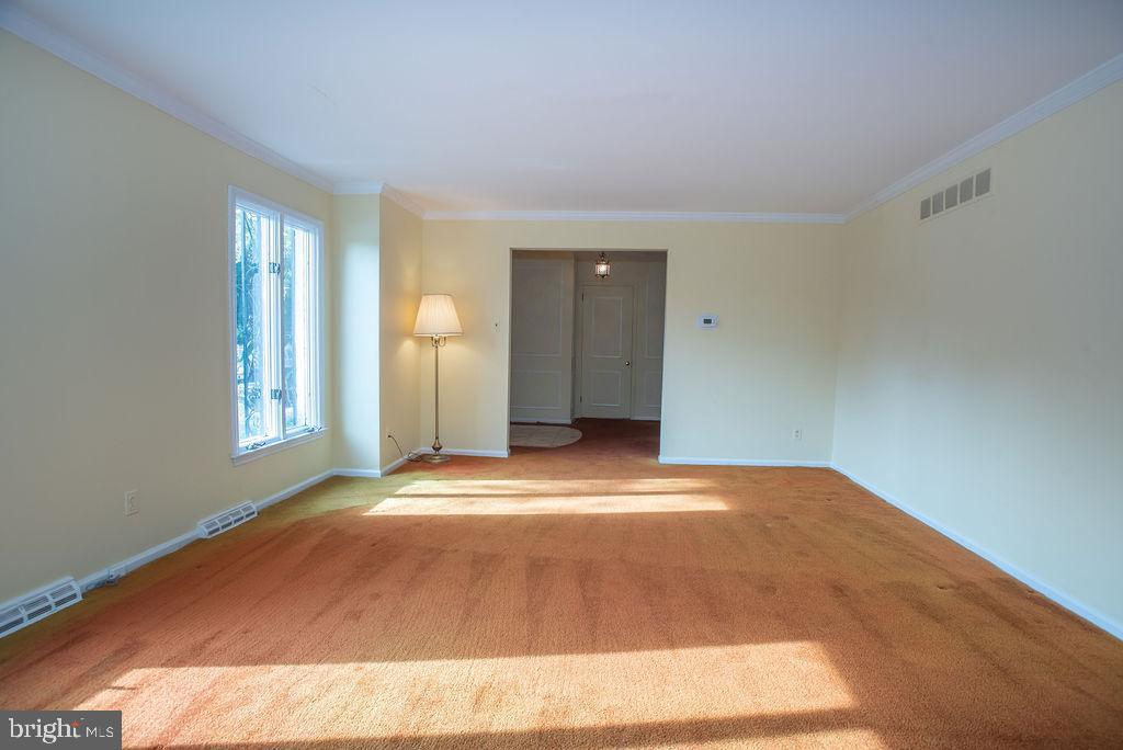 6 Forge Road Newark, DE 19711 - Photo 7 of 26 Living Room