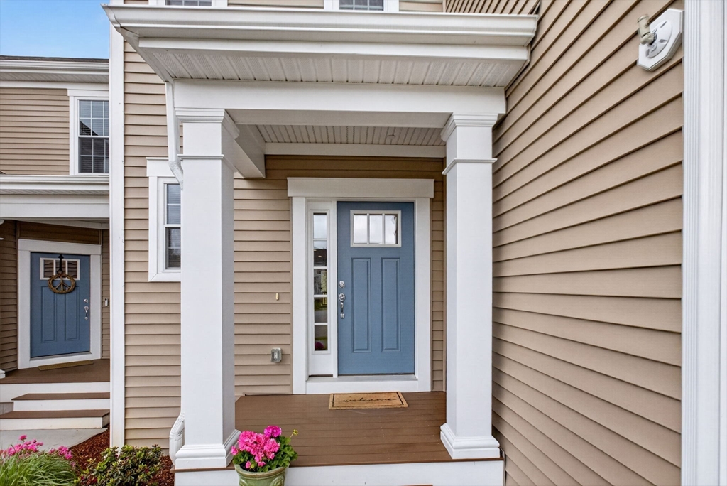 87 Shannon Way, Unit 86 Upton, MA 01568 - Photo 3 of 36 a view of entrance front of the house