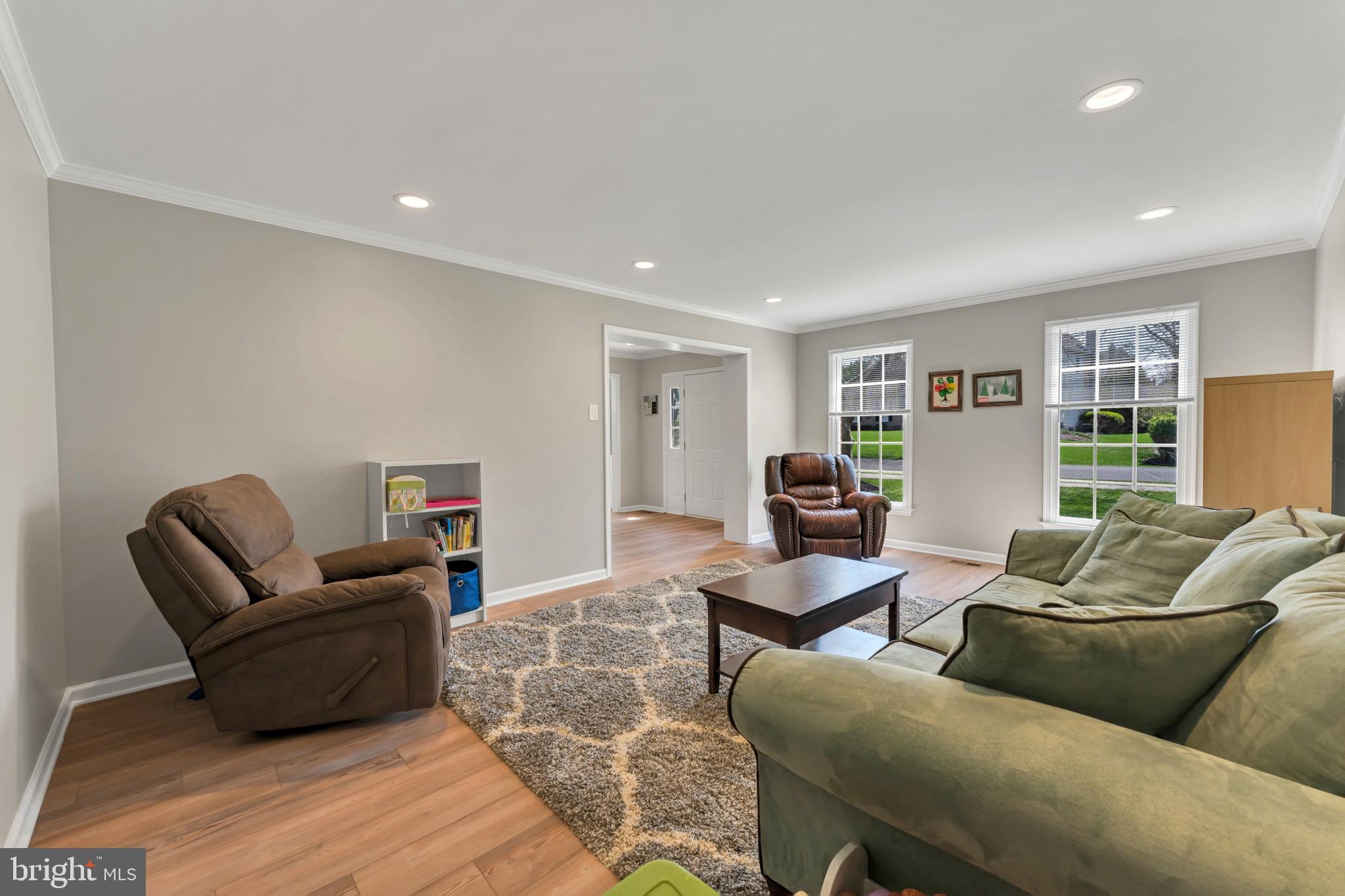 1447 West Rockspray Road Jamison, PA 18929 - Photo 10 of 28 Living room