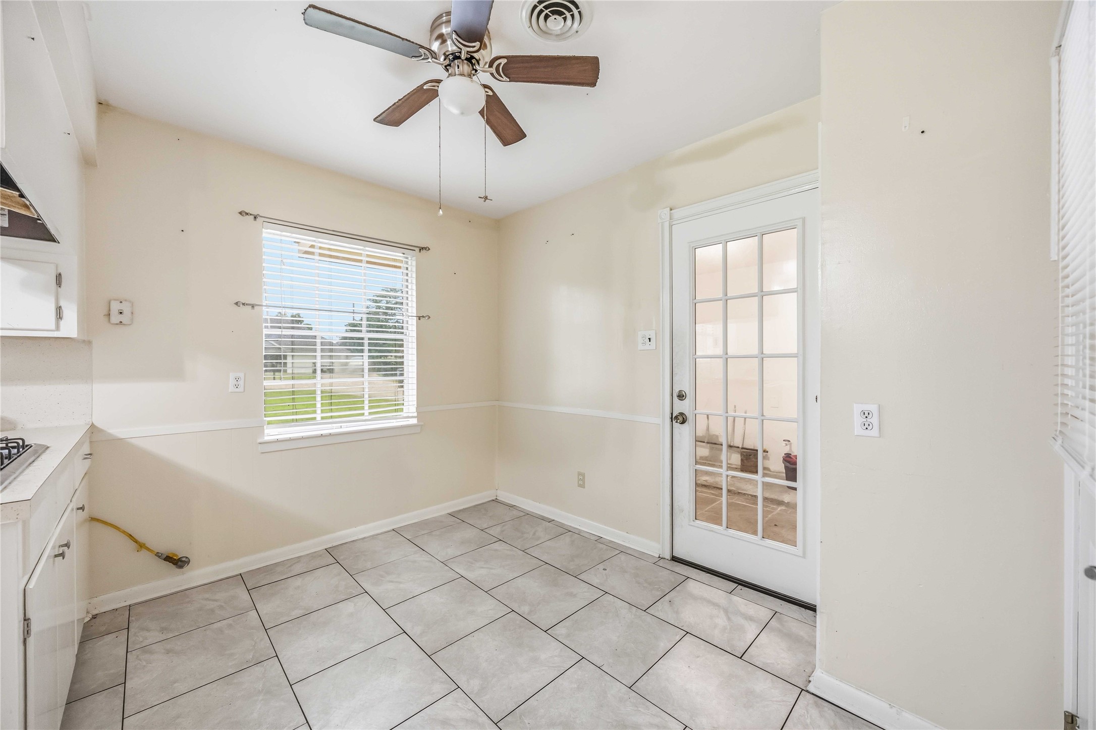 435 Rolling Wood Road Baytown, TX 77520 - Photo 14 of 29 Kitchenette with private entrance to laundry room and back patio