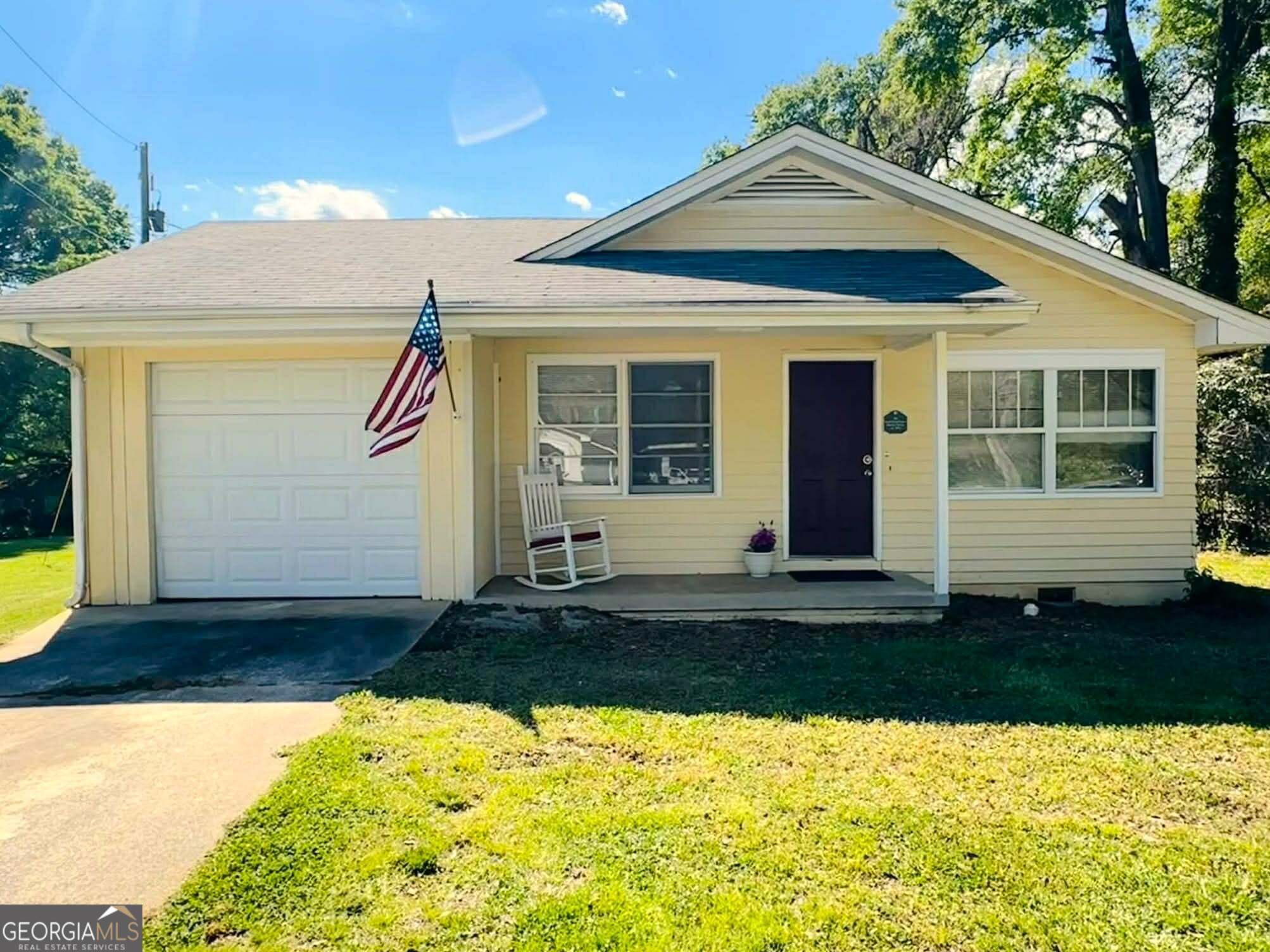 a view of a house with a yard