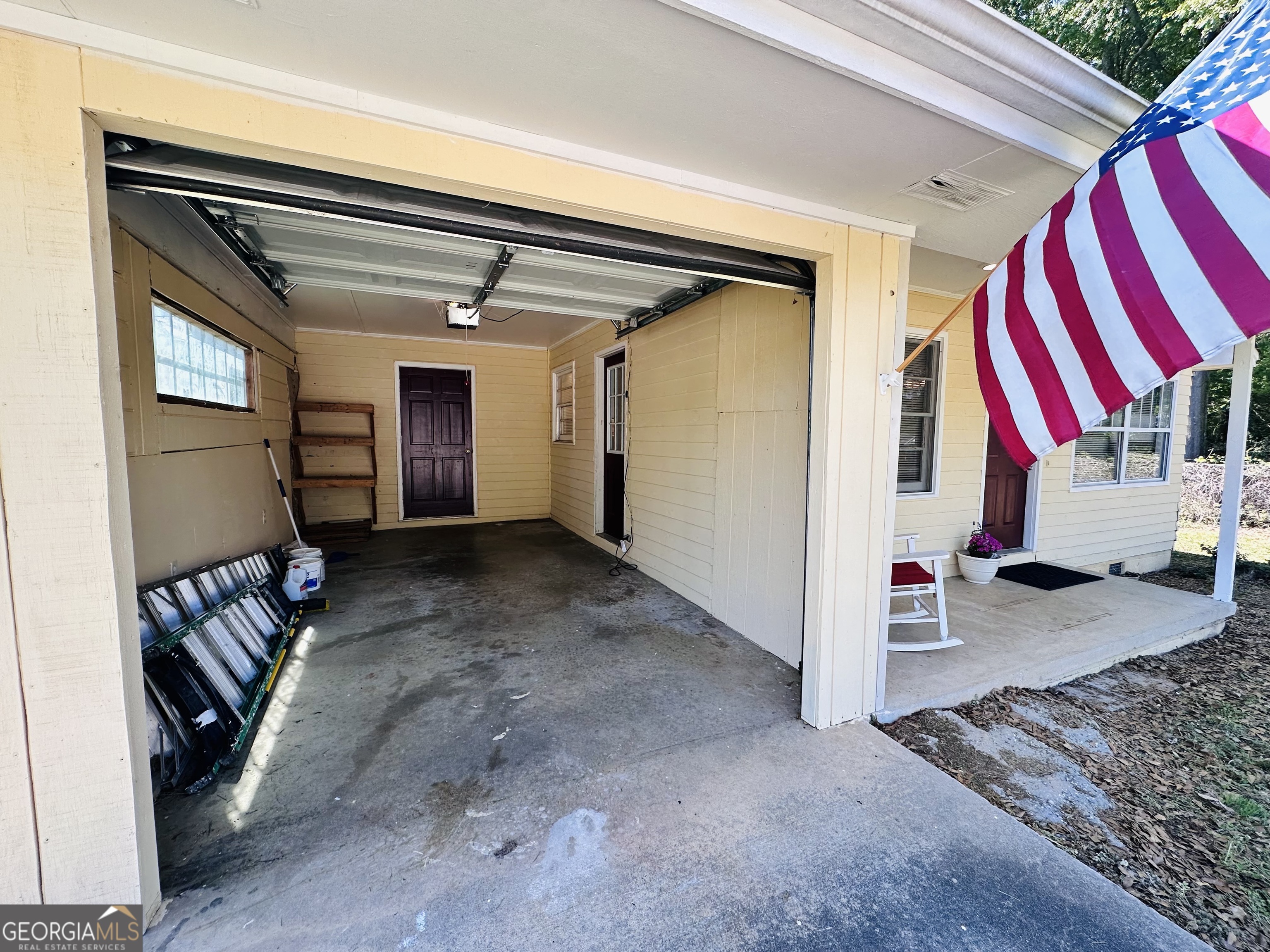 514 South Broad Street Toccoa, GA 30577 - Photo 21 of 22 a view of a living room