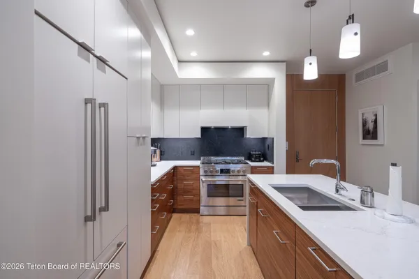 $2,395,000 | 680 South Cache Street, Unit 501, Jackson, WY 83001