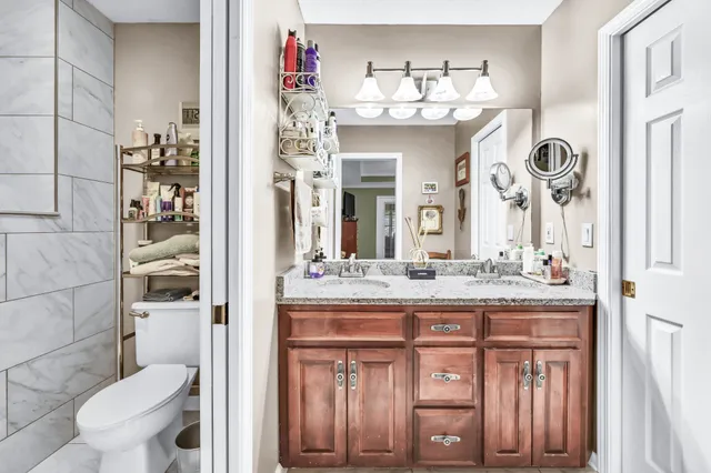 a picture of a bathroom