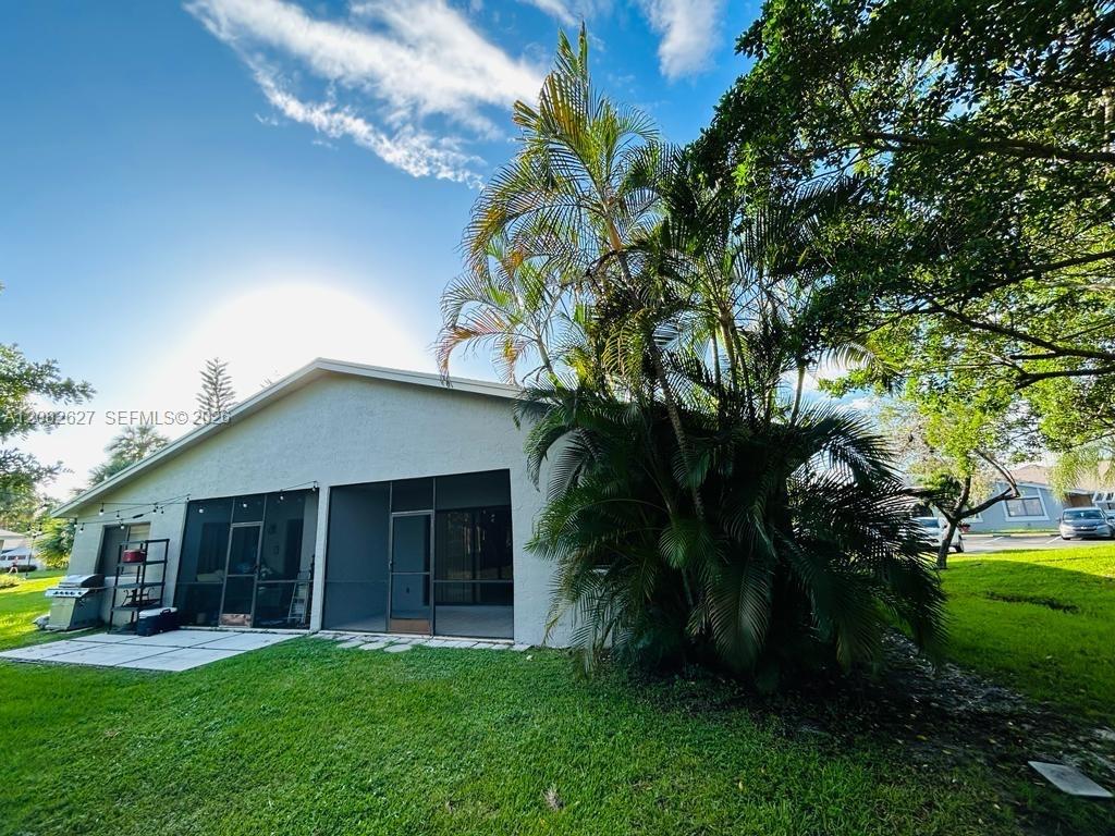 611 Racquet Club Road, Unit 1 Weston, FL 33326 - Photo 16 of 19 Gallery Image 16
