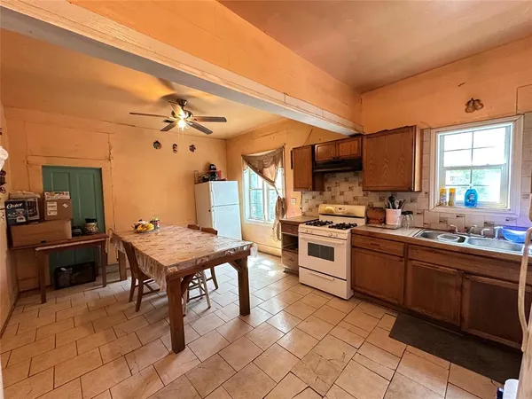 $90,000 | 610 West 13th Avenue, Corsicana, TX 75110