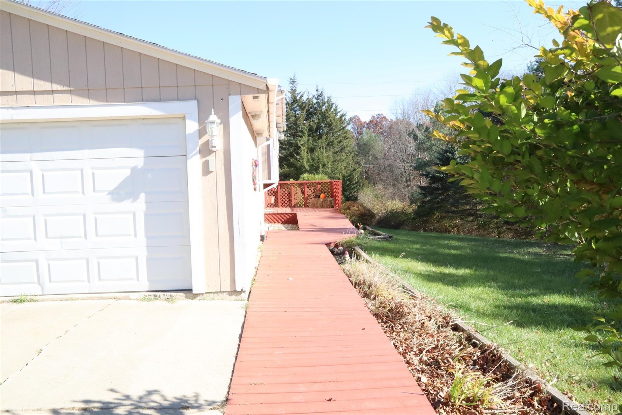 4175 Pinckney Road Howell, MI 48843 - Photo 16 of 23 IMG_2287.JPG