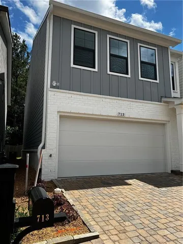 a view of backyard of the house