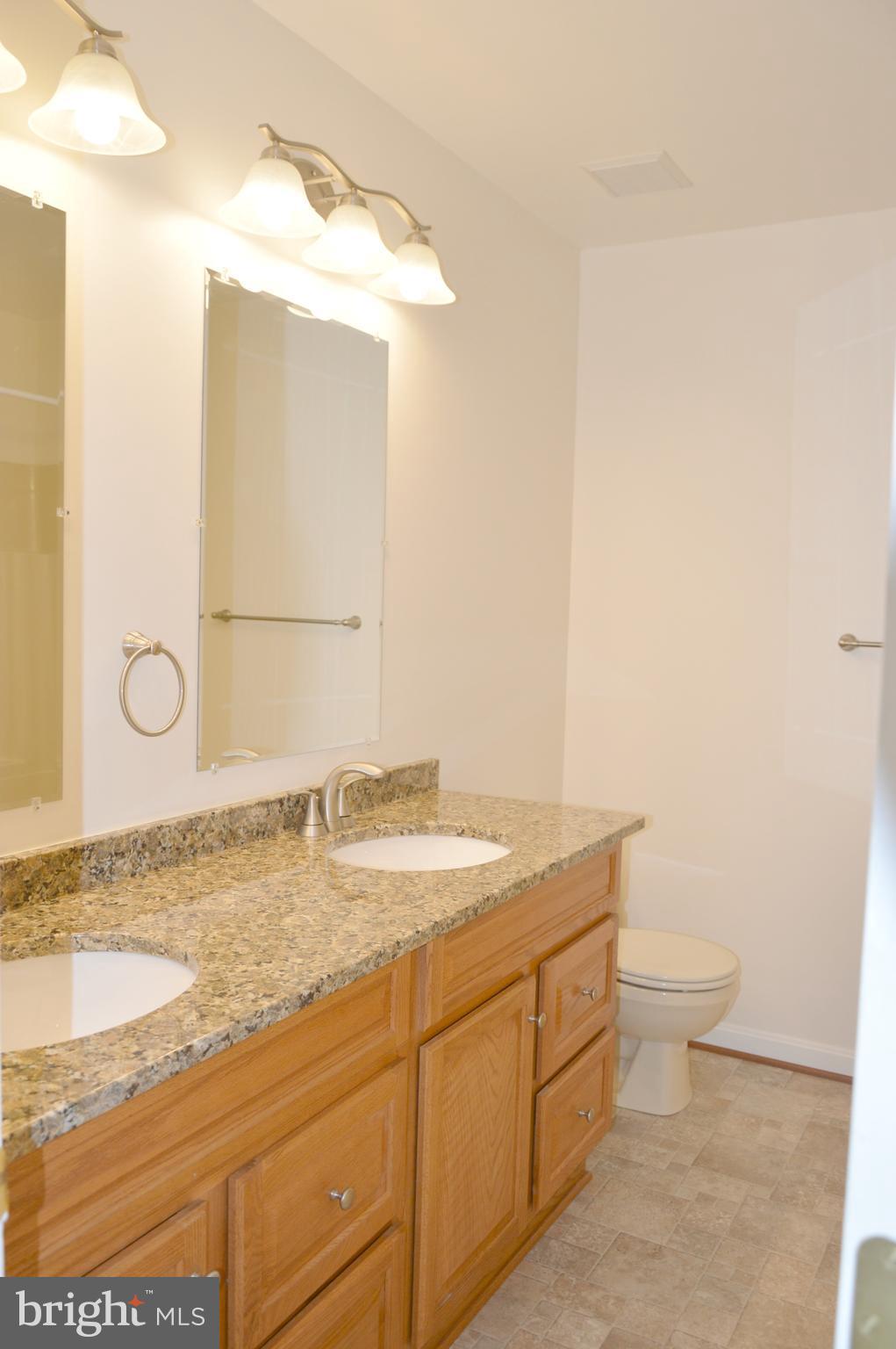 12214 Braddock Road Fairfax, VA 22030 - Photo 19 of 30 Bath