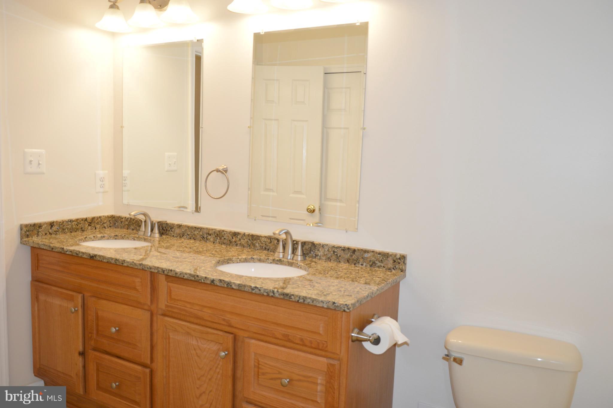 12214 Braddock Road Fairfax, VA 22030 - Photo 20 of 30 Bath