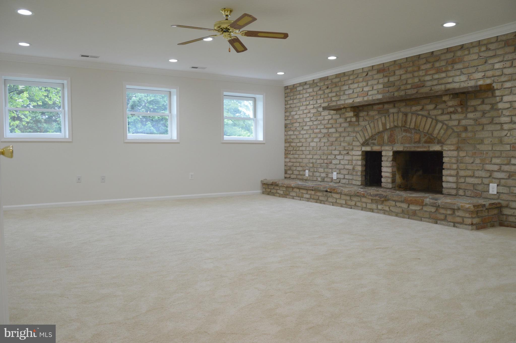 12214 Braddock Road Fairfax, VA 22030 - Photo 23 of 30 Living Room
