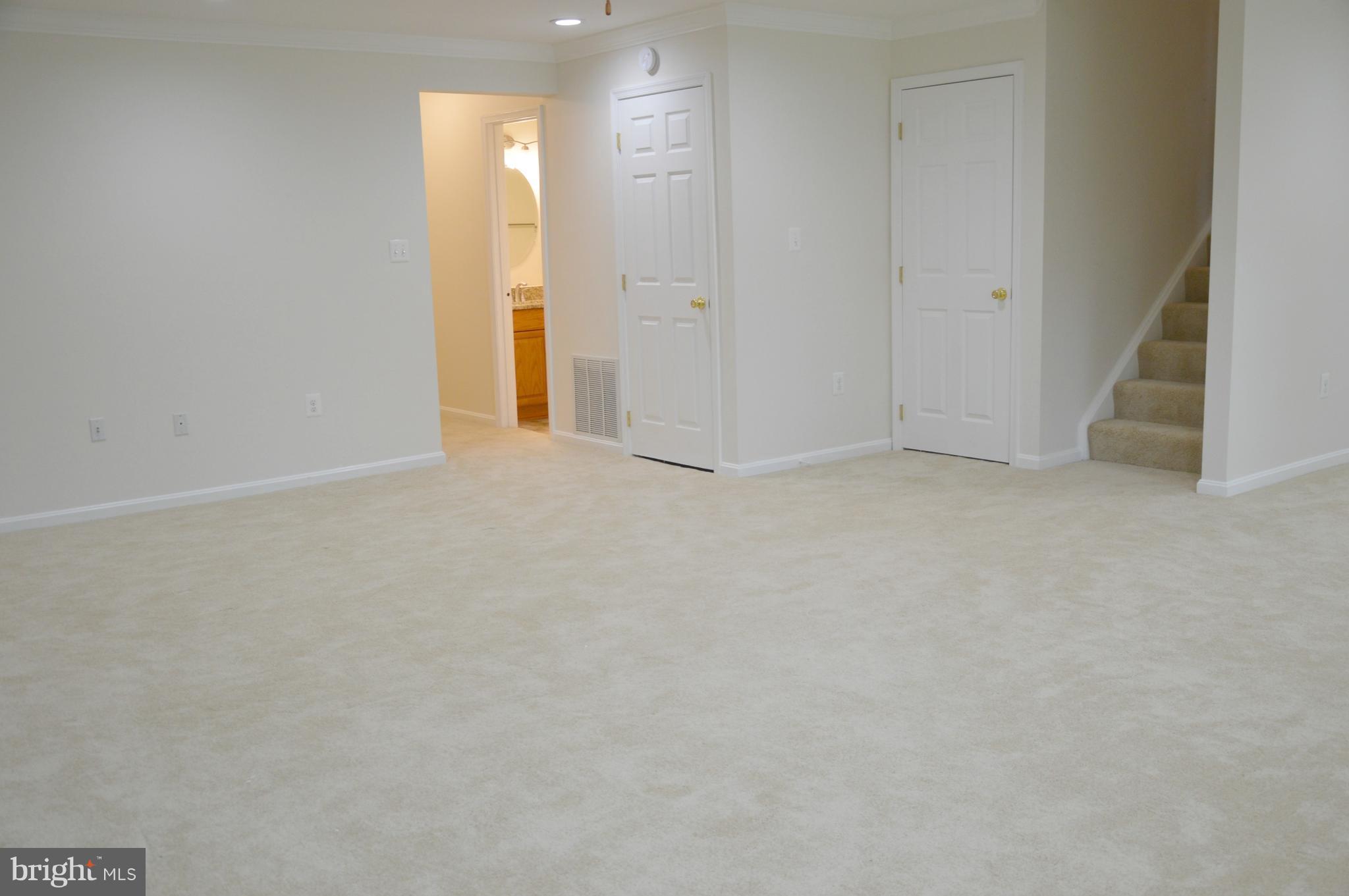 12214 Braddock Road Fairfax, VA 22030 - Photo 24 of 30 Living Room