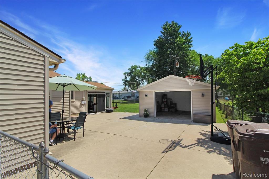 4045 Hannan Road Wayne, MI 48184 - Photo 2 of 22
