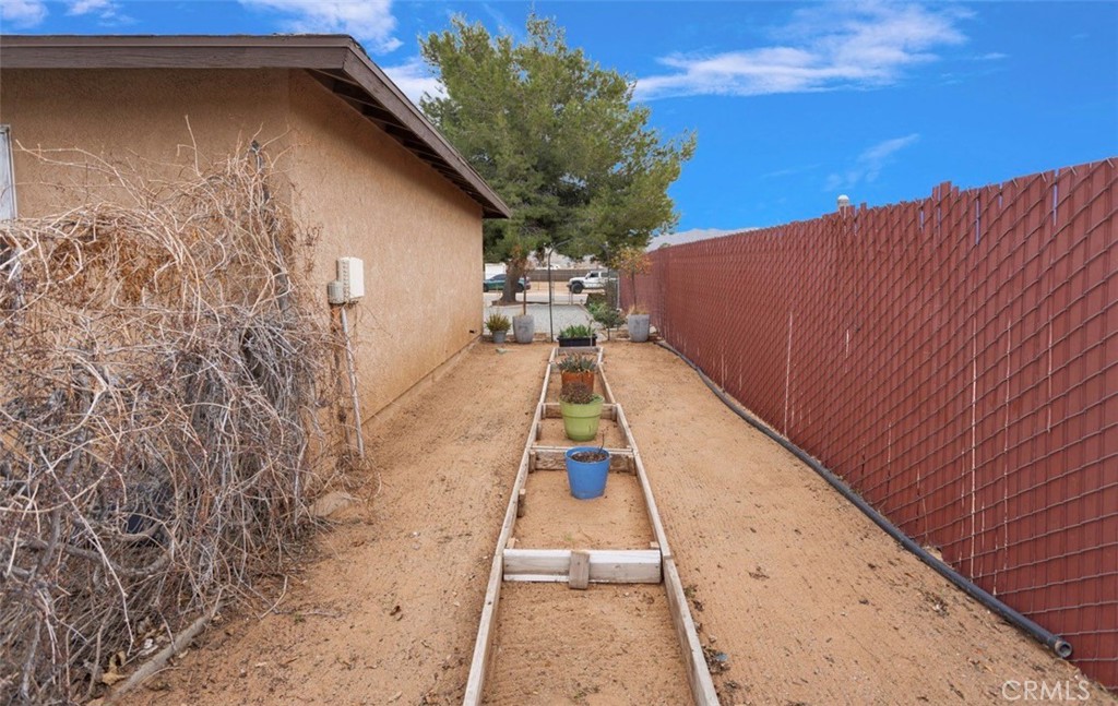 15268 Nanticoke Road Apple Valley, CA 92307 - Photo 20 of 25