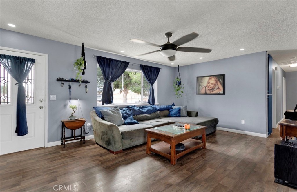 15268 Nanticoke Road Apple Valley, CA 92307 - Photo 4 of 25