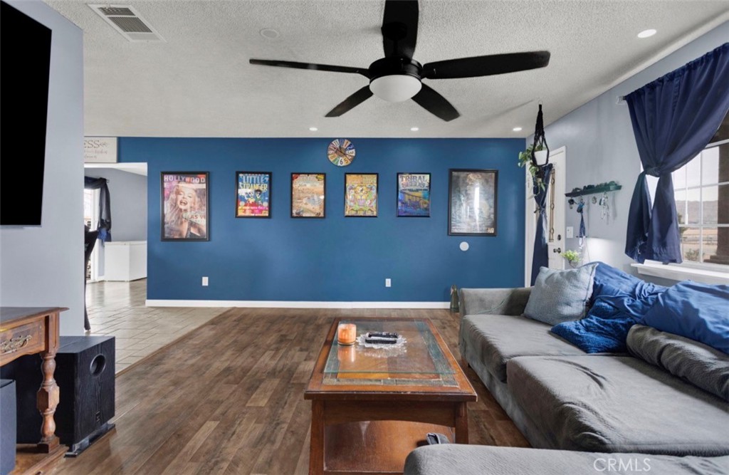 15268 Nanticoke Road Apple Valley, CA 92307 - Photo 5 of 25