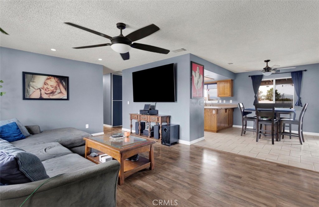 15268 Nanticoke Road Apple Valley, CA 92307 - Photo 6 of 25