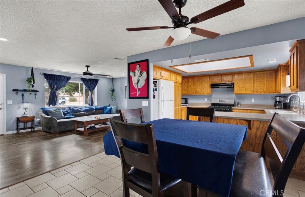 15268 Nanticoke Road Apple Valley, CA 92307 - Photo 7 of 25