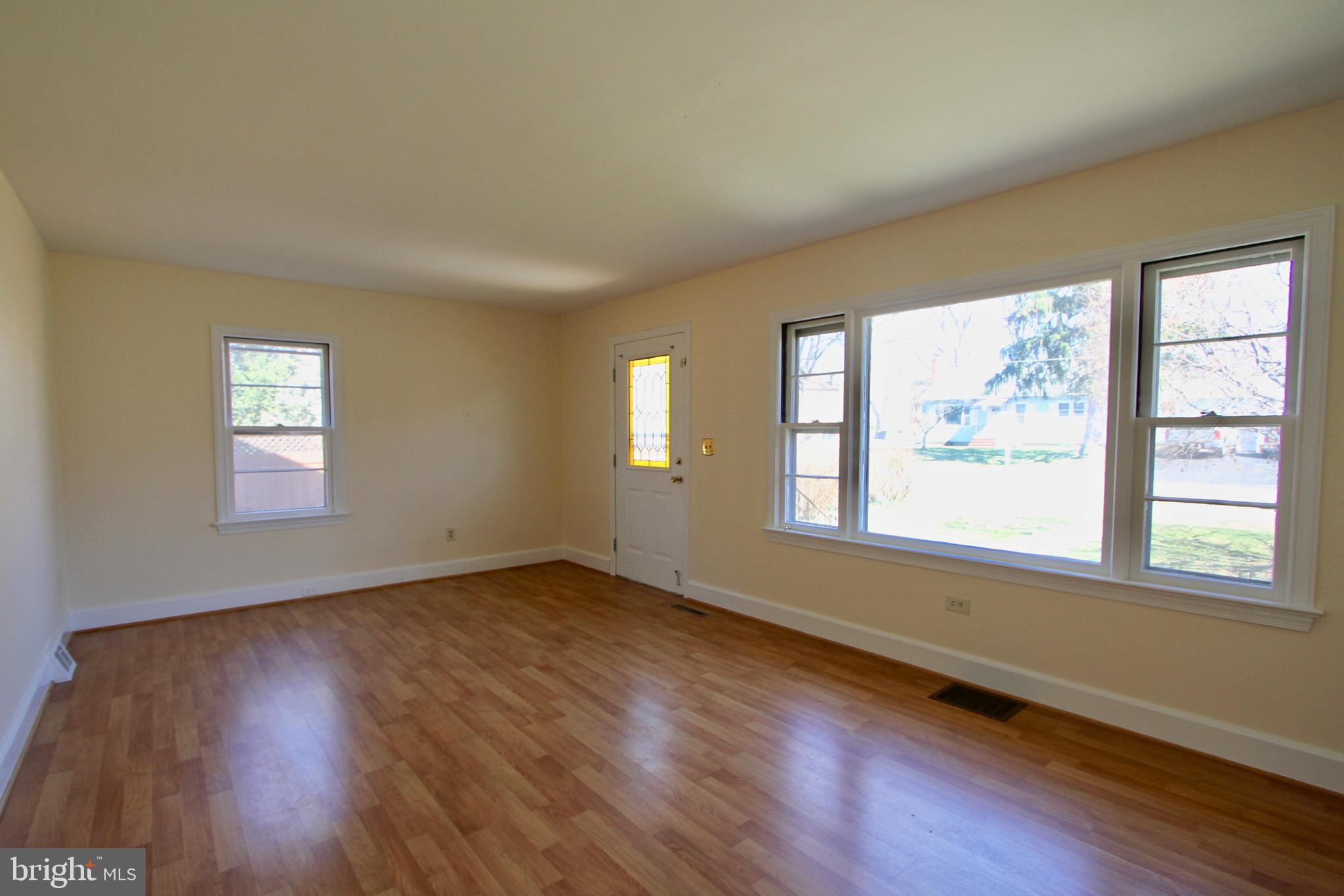 514 Sunset Road Dover, DE 19901 - Photo 7 of 29 living room