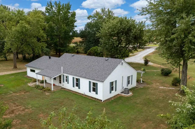 $699,000 | 53 Private Road, De Soto, IL 62924