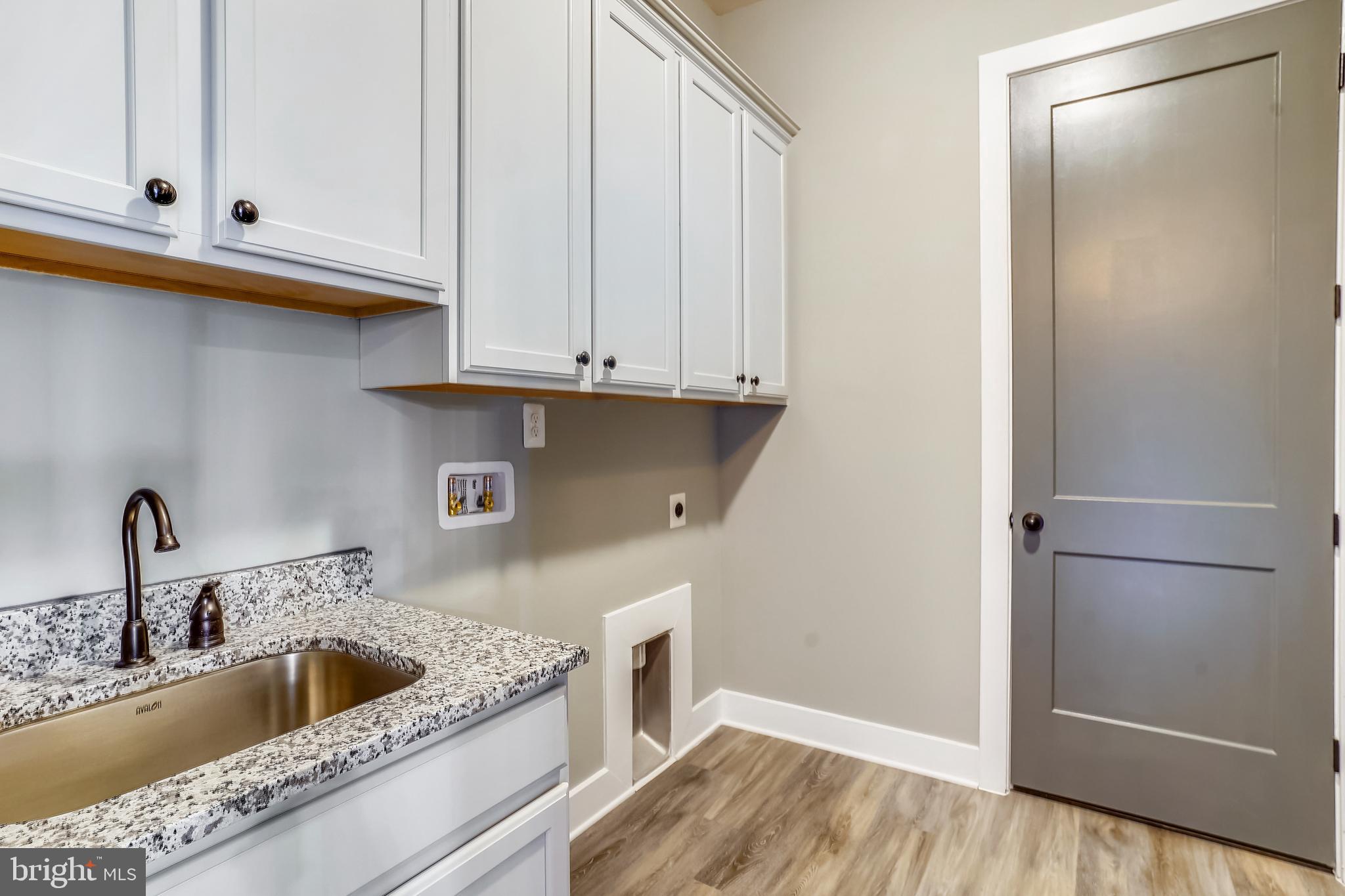 192 Highland Way Gettysburg, PA 17325 - Photo 7 of 34 a kitchen with a sink and cabinets