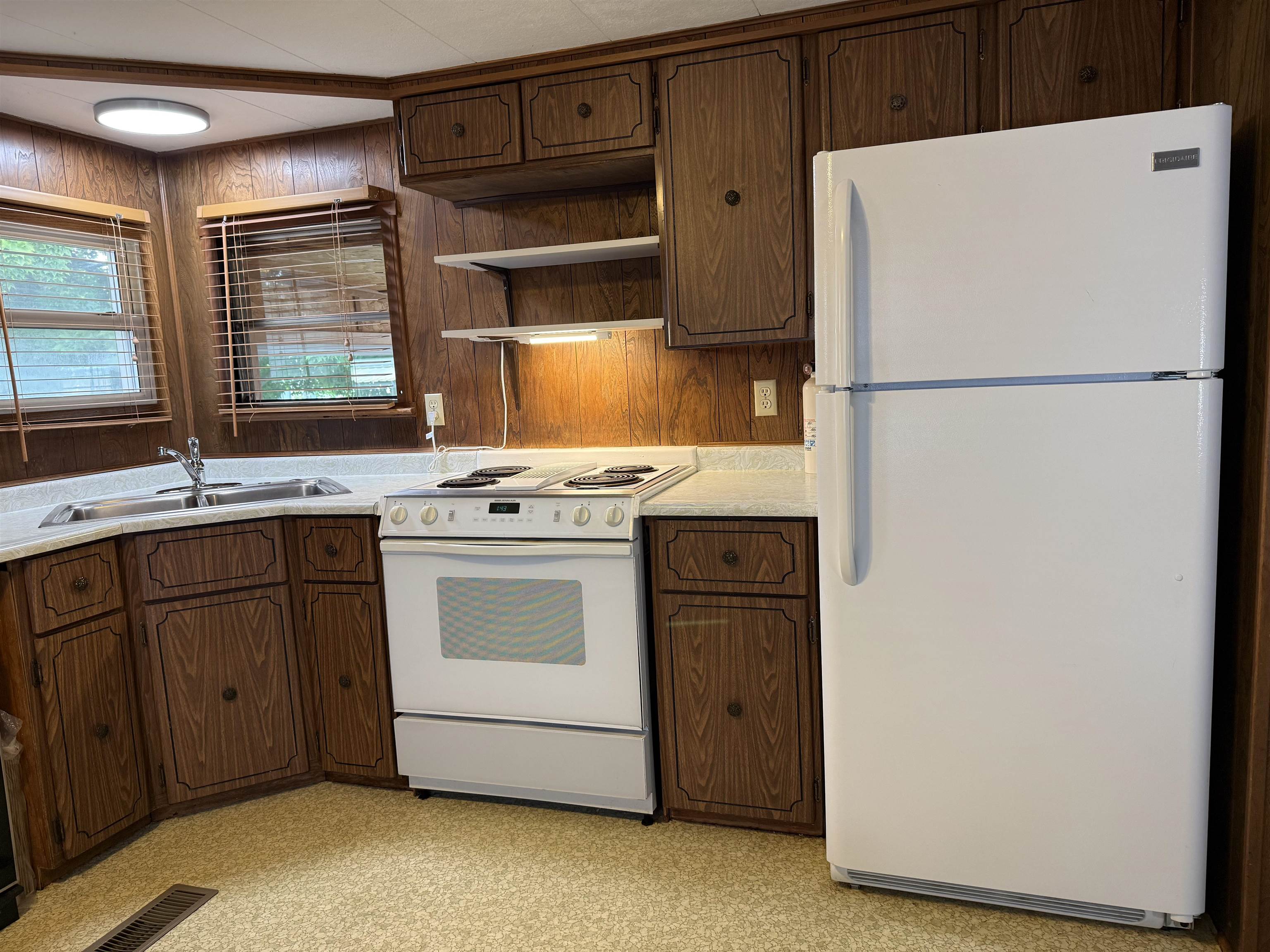 424 North Hodges Road Greenacres, WA 99016 - Photo 12 of 27
