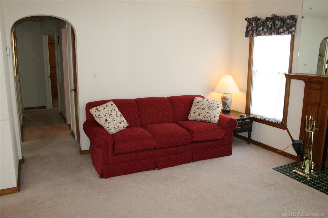 359 Ridgemont Road Grosse Pointe Farms, MI 48236 - Photo 4 of 19