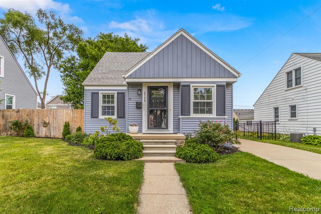 2756 Cumberland Road Berkley, MI 48072 - Photo 1 of 31 Gallery Image 1