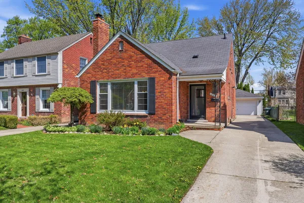 $289,000 | 1882 Kenmore Drive, Grosse Pointe Woods, MI 48236