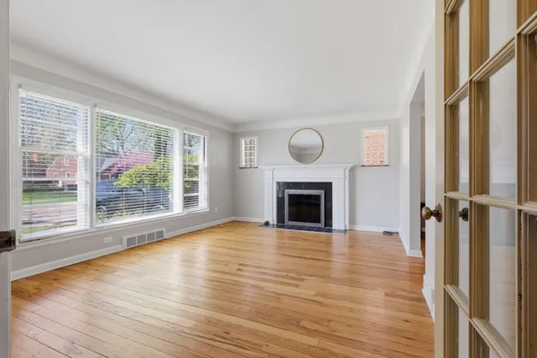 $289,000 | 1882 Kenmore Drive, Grosse Pointe Woods, MI 48236